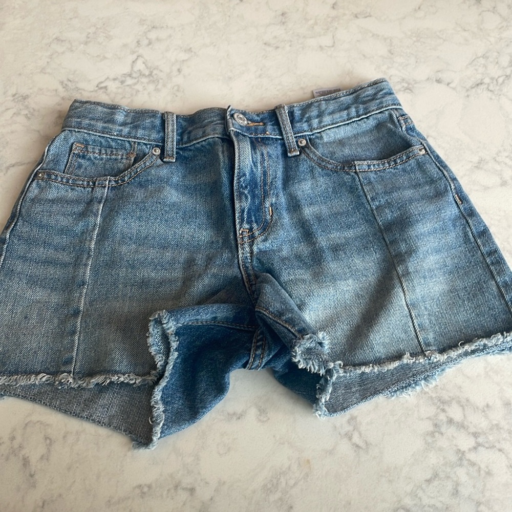 Dark Jean wash, adjustable waste straps, comfortable